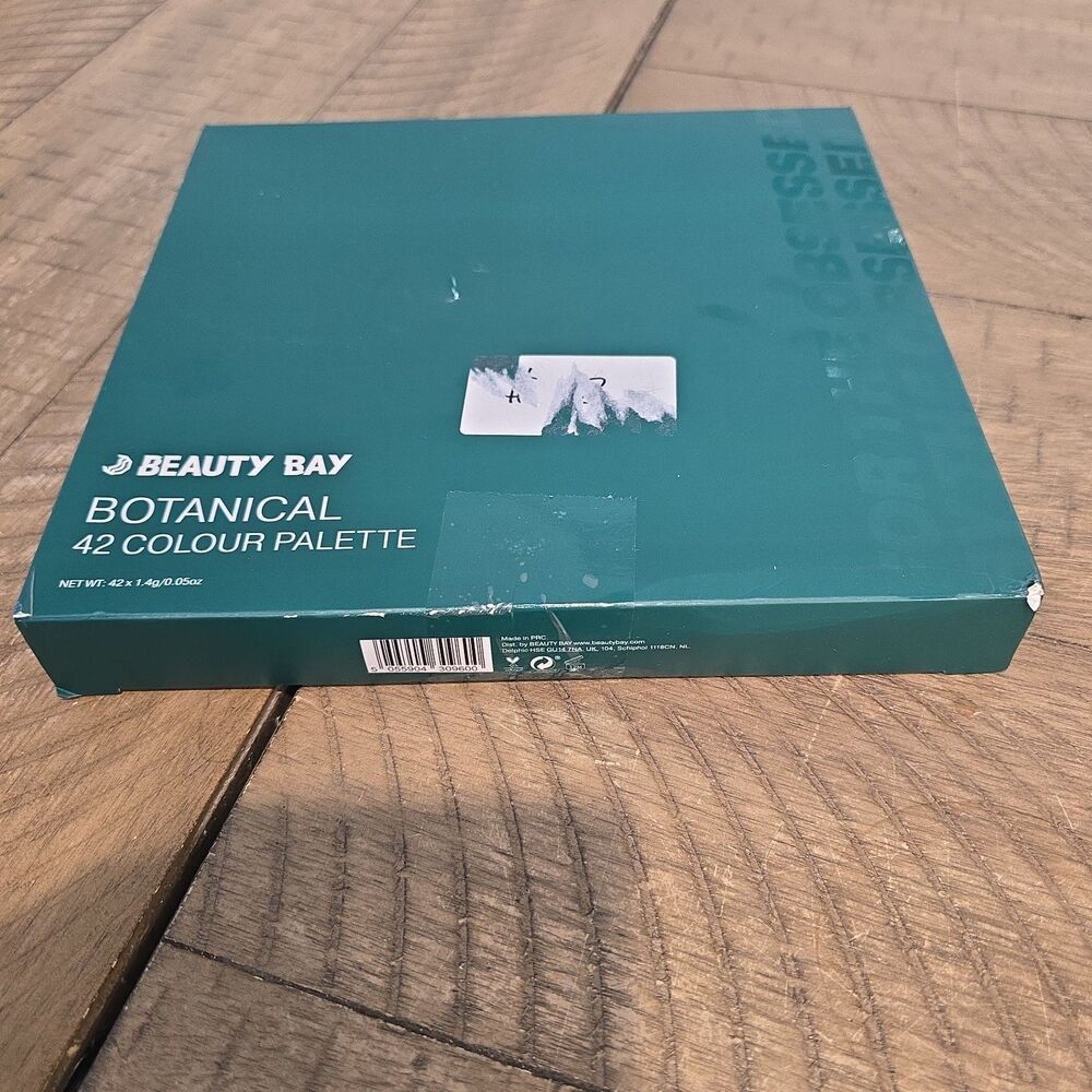 Beauty Bay Botanical Eyeshadow Palette 42 Colour Green Blue Brown Gray Purple
